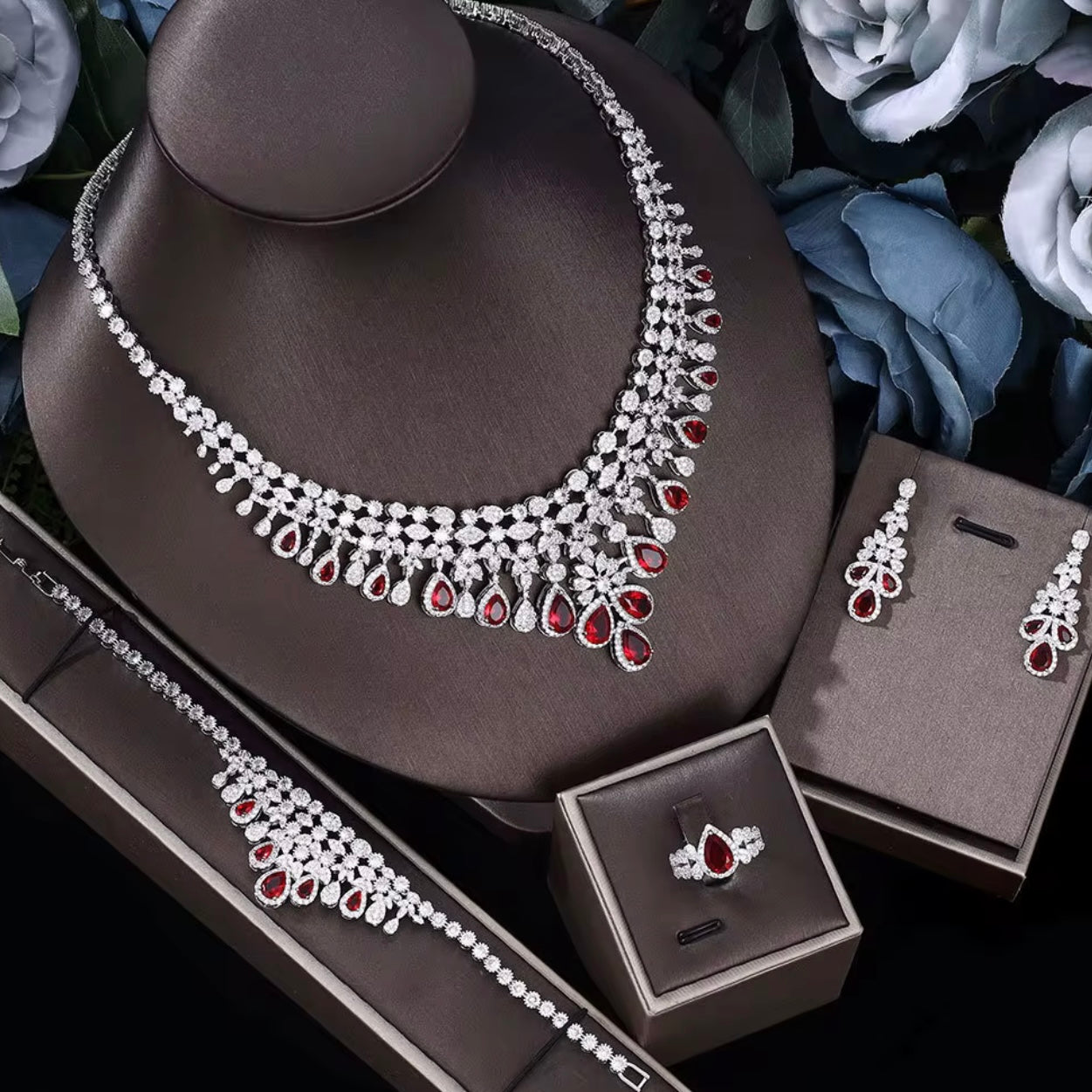 Extravaganza Jewelry Set - CheLon